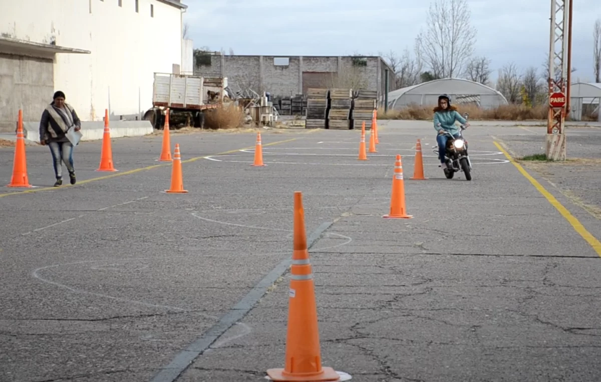 Evaluación para motos en la pista de prácticas