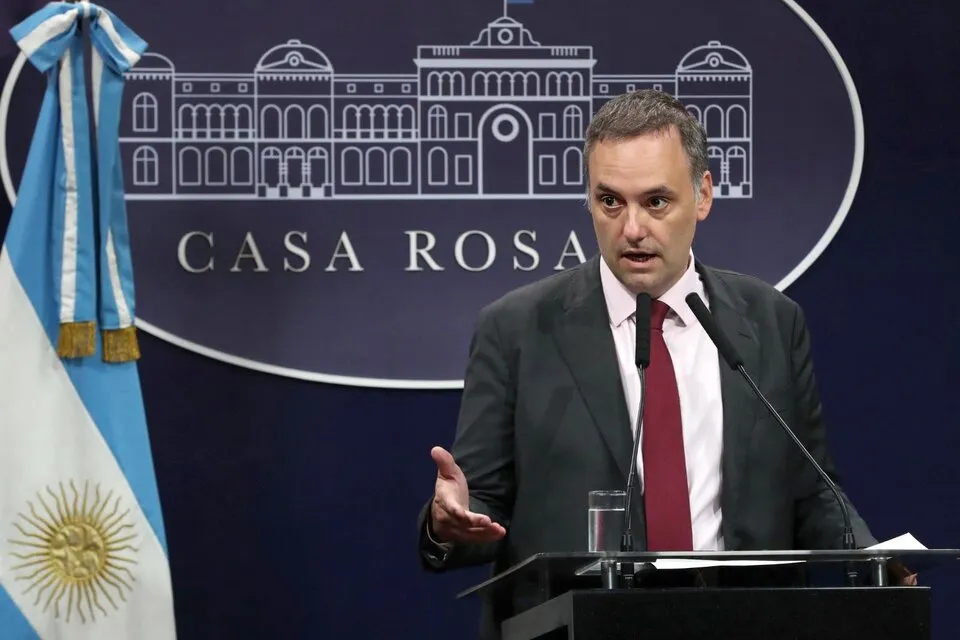 Manuel Adorni criticó a la oposición tras el rechazo de vetos en Diputados.