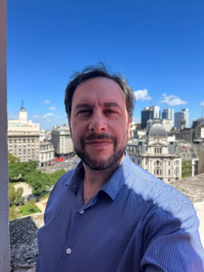 El economista Hernán Herrera advirtió que la inflación en Argentina sigue afectando el consumo y el poder adquisitivo de las familias.