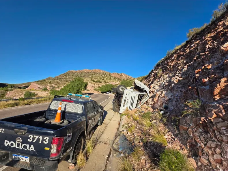 Personal policial y de emergencias trabajó durante varias horas.