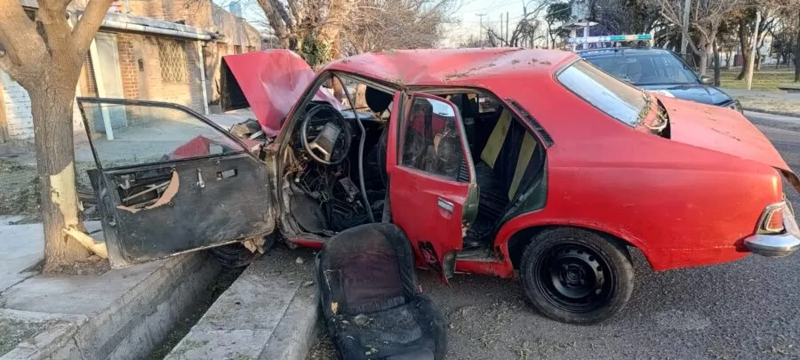 El vehículo mordió el asfalto