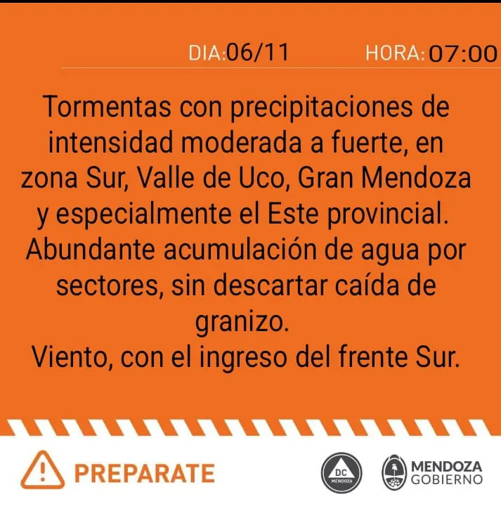 Defensa Civil monitorea la situación y emite informes desde la central de operaciones. Defensa Civil monitorea la situación y emite informes desde la central de operaciones.