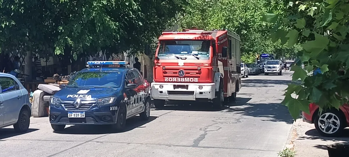 Al lugar llegaron bomberos, personal del SEC y policías. Al lugar llegaron bomberos, personal del SEC y policías.