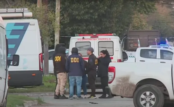 Operativo en Florencio Varela donde hallaron los dos cuerpos. Operativo en Florencio Varela, aún se desconoce si los cuerpos pertenecen a las chicas desaparecidas.