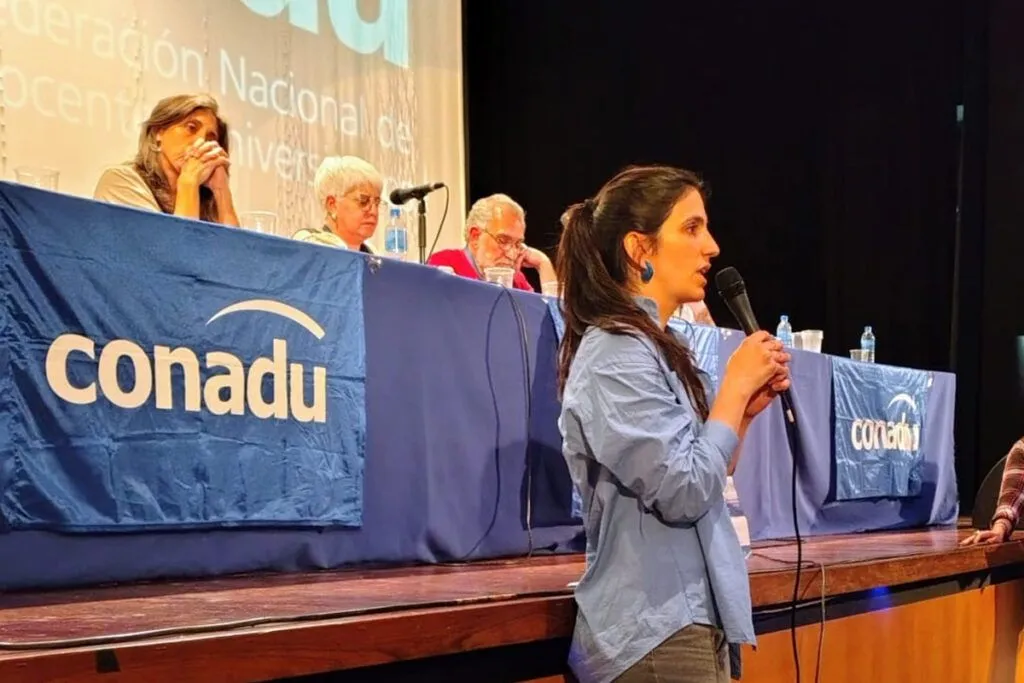 Clara Chavalier advirtió sobre una crisis “insostenible” en el sistema.