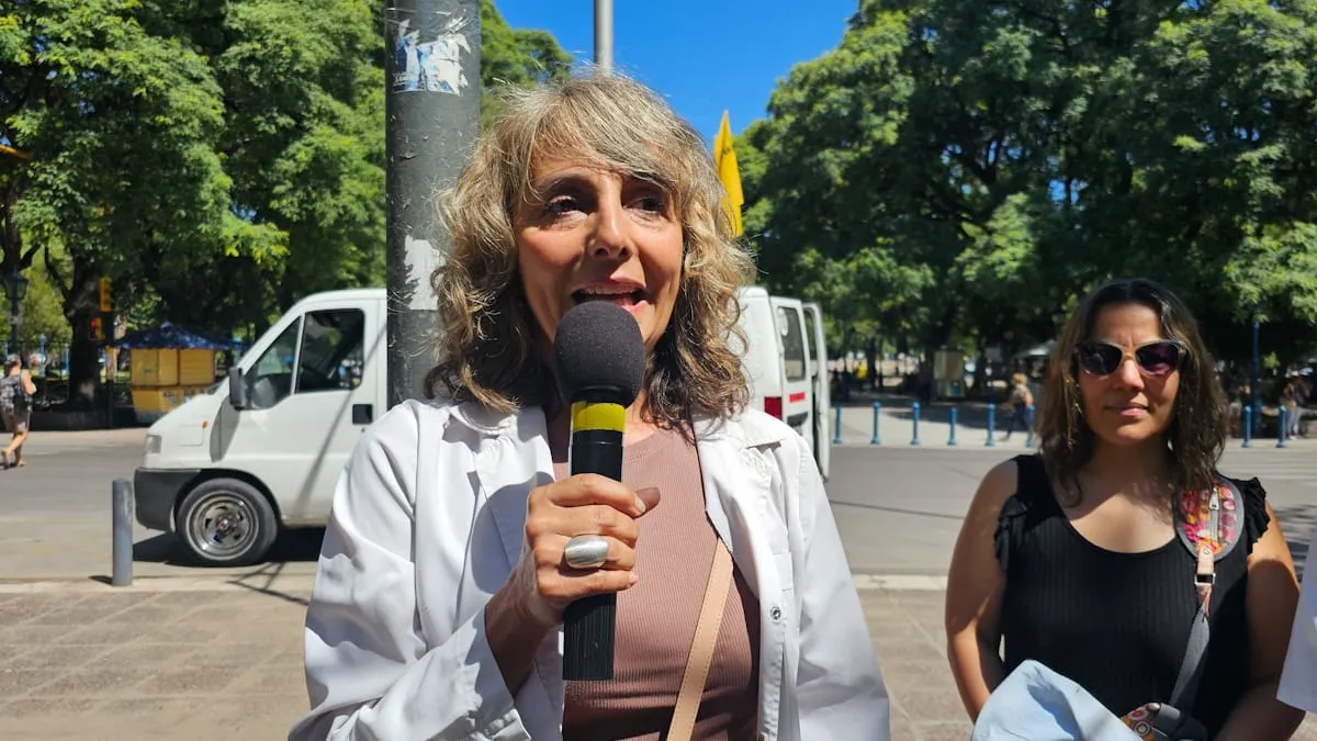 Claudia Iturbe encabezó la asamblea de AMProS en el hospital Schestakow.