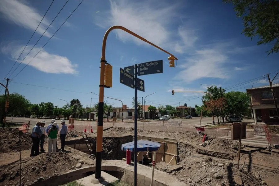 La intervención se está realizando en la intersección de avenidas Granaderos e Iselín