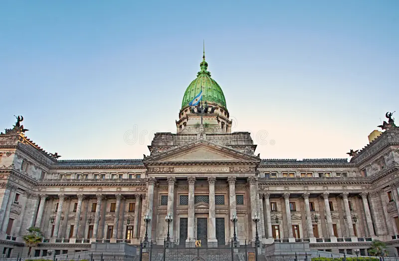Diputados opositores cuestionan los cambios de último momento en el dictamen.