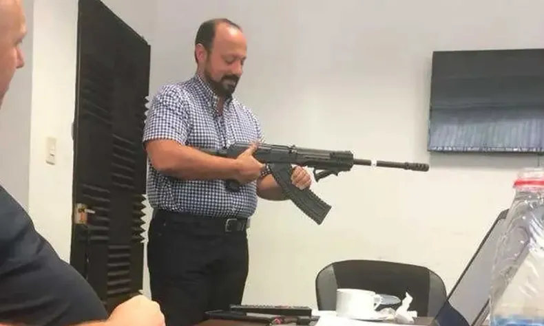 Diego Dirisio, detenido en Córdoba, es acusado de ser proveedor de armas del Comando Vermelho. Diego Dirisio, detenido en Córdoba, es acusado de ser proveedor de armas del Comando Vermelho.