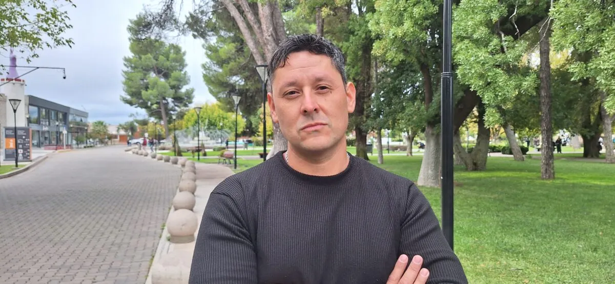 Diego Morales, titular del Área de Familia, Comunidad y Derechos Humanos, durante la entrevista sobre las actividades por el Día de la Memoria en San Rafael