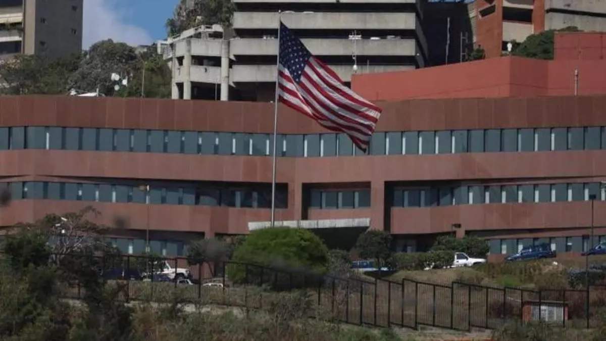 Fachada de la antigua sede diplomática de Estados Unidos en Caracas.