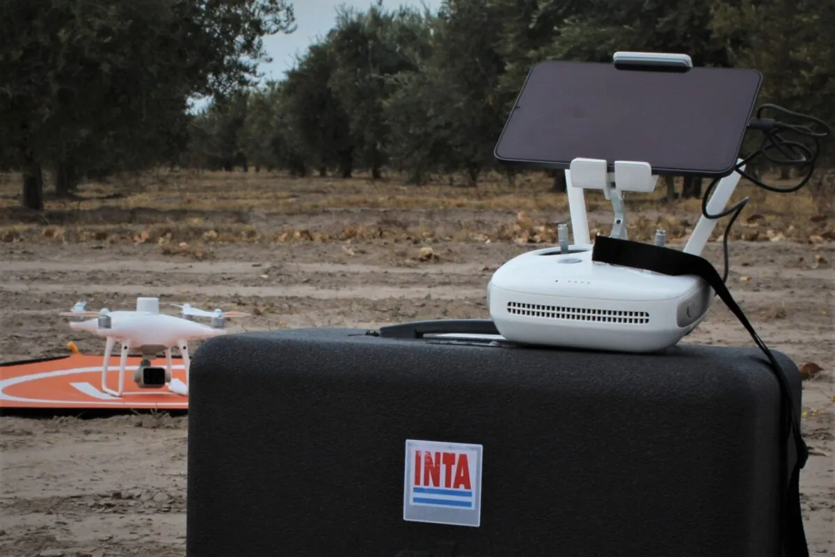 Equipos de drones preparados para tareas de pulverización Equipos de drones preparados para tareas de pulverización