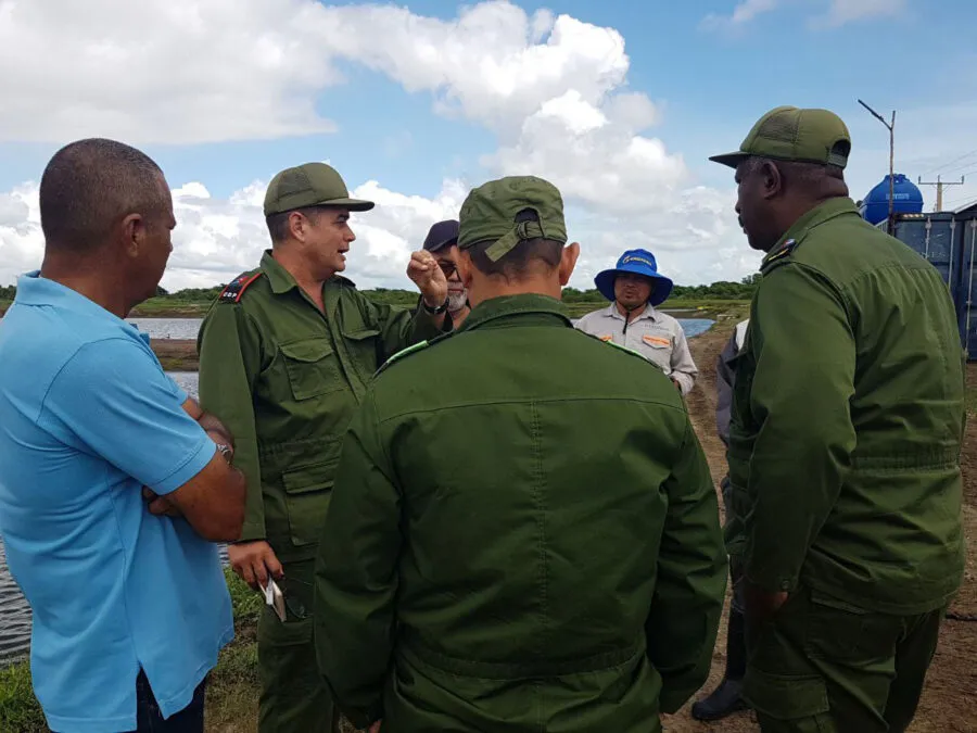 Equipos de rescate trasladan a familias afectadas en la provincia de Granma. Equipos de rescate trasladan a familias afectadas en la provincia de Granma.