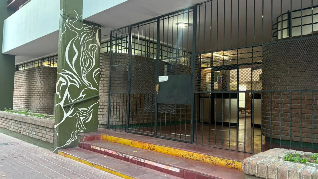 En San Rafael, aparecieron pintadas en la escuela Ebyma