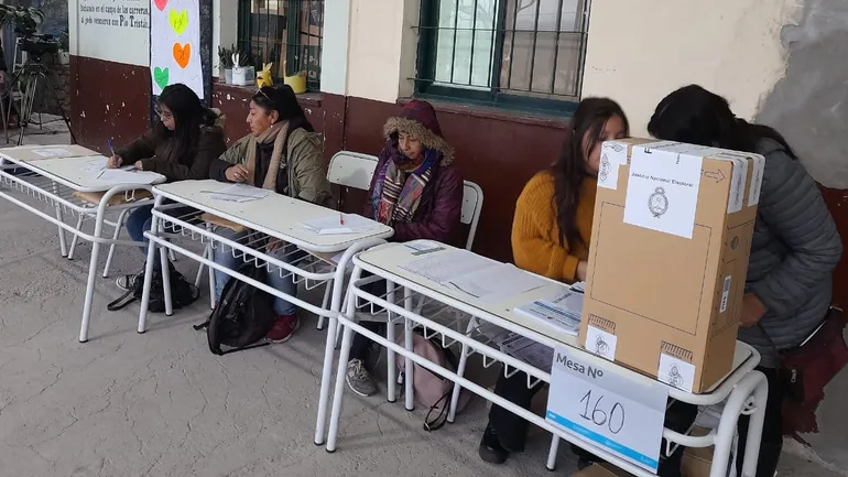 Escasa presencia de votantes durante la mañana del domingo. Imagen ilustrativa