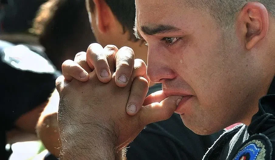 Imagen ilustrativa de estrés laboral en fuerzas de seguridad.