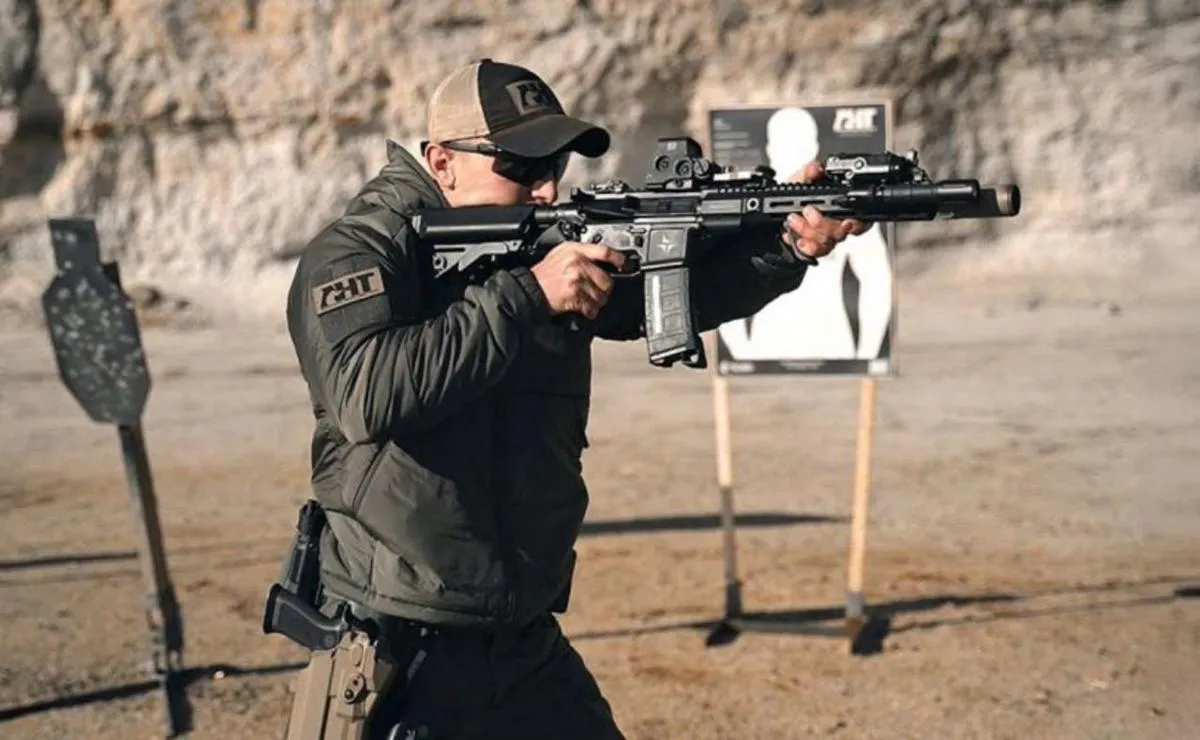 Armas de uso deportivo en un polígono de tiro bajo control del RENAR. Armas de uso deportivo en un polígono de tiro bajo control del RENAR.