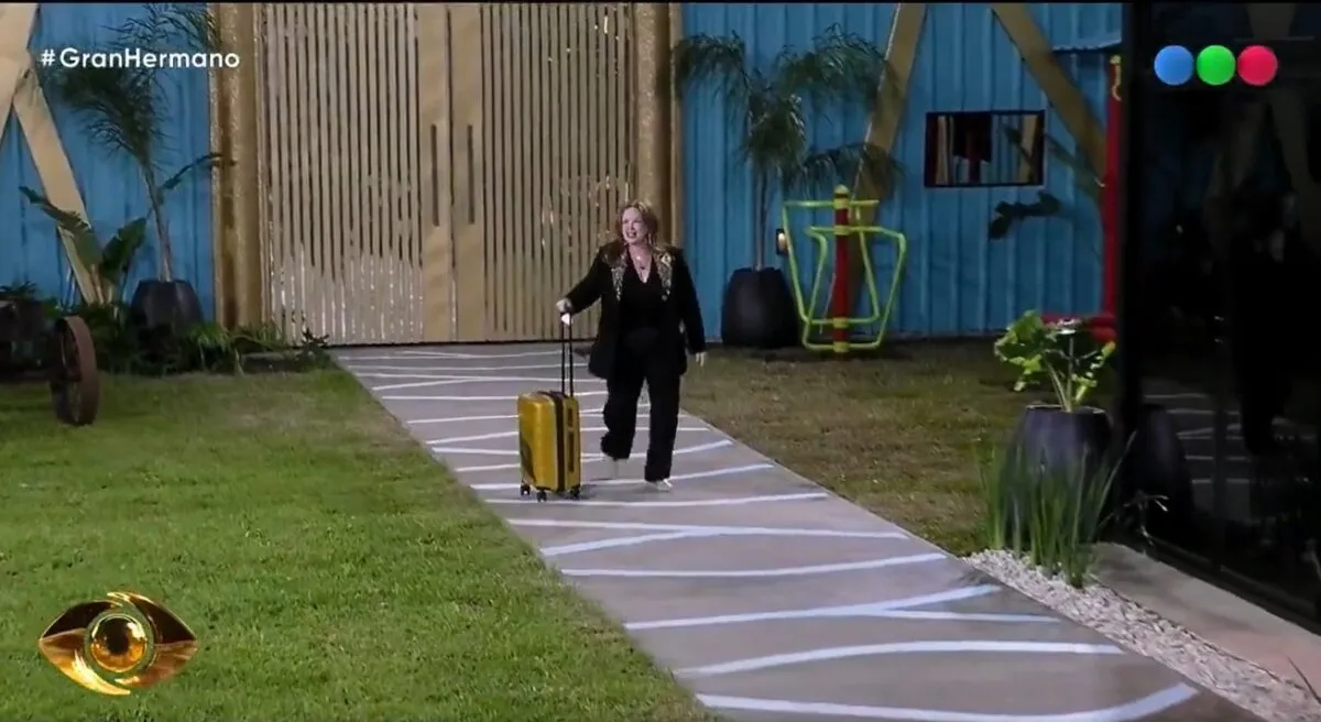 Andrea del Boca sorprendió al ser la primera participante en ingresar a la casa. 