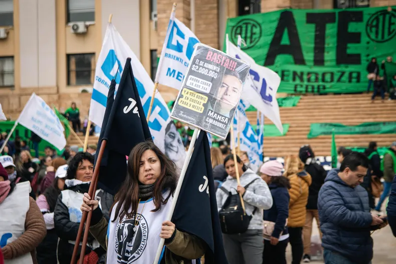 Trabajadores se movilizarán en rechazo a la eliminación de paritarias y convenios colectivos. Trabajadores se movilizarán en rechazo a la eliminación de paritarias y convenios colectivos.