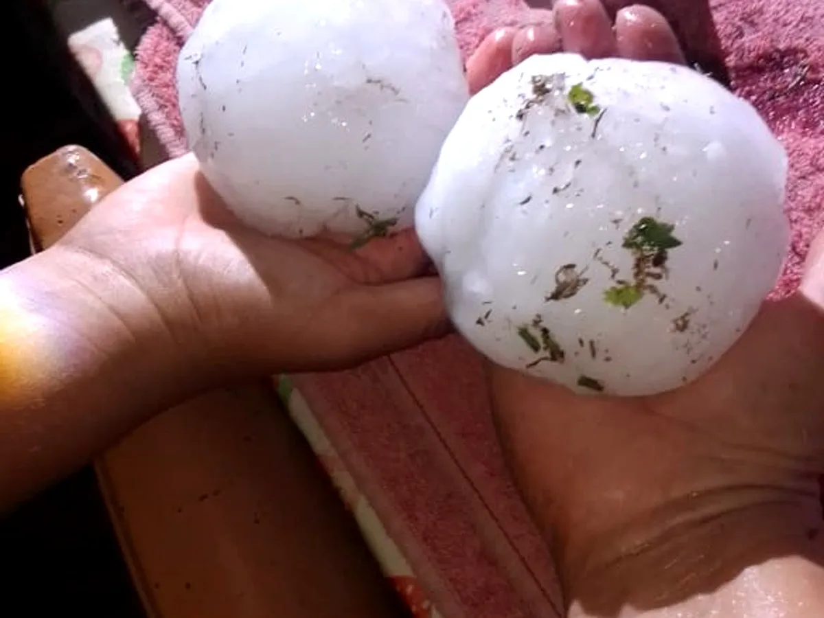 Piedras que superaron el tamaño de un huevo sorprendieron a vecinos del distrito