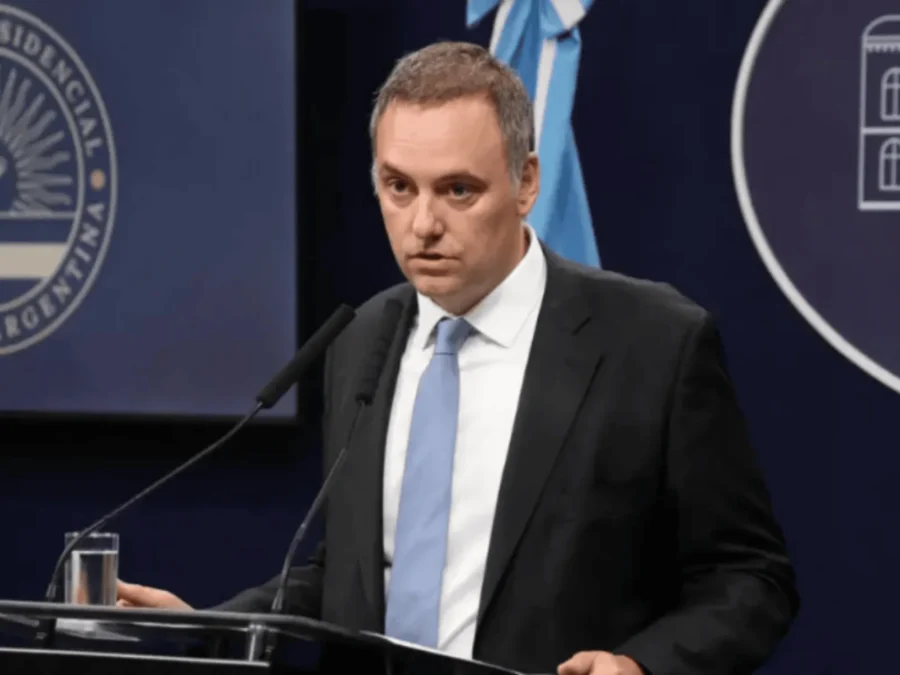 Manuel Adorni asume como jefe de Gabinete tras la renuncia de Guillermo Francos. Manuel Adorni asume como jefe de Gabinete tras la renuncia de Guillermo Francos.