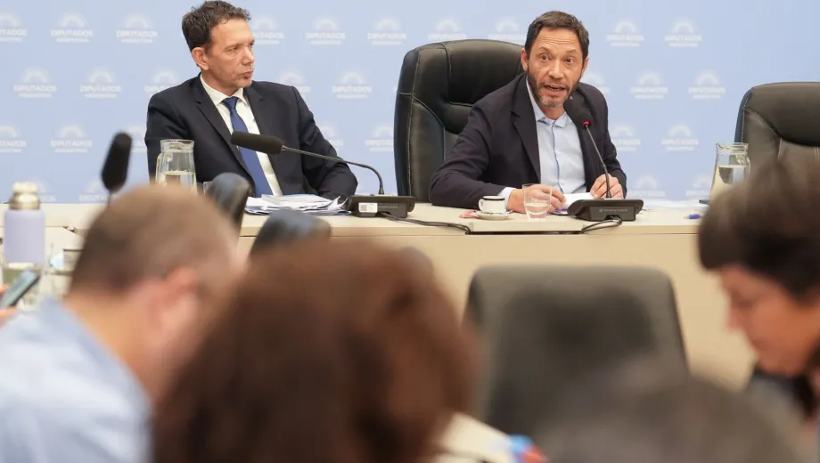 Maximiliano Ferraro, presidente de la Comisión $LIBRA, durante la presentación del nuevo informe en el Congreso. Maximiliano Ferraro, presidente de la Comisión $LIBRA, durante la presentación del nuevo informe en el Congreso.