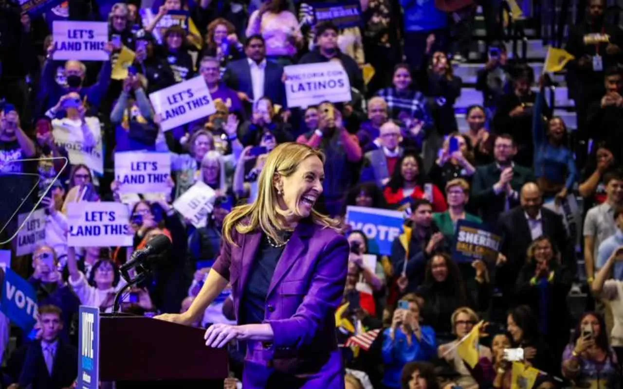 Mikie Sherrill festeja su histórico triunfo en Nueva Jersey.