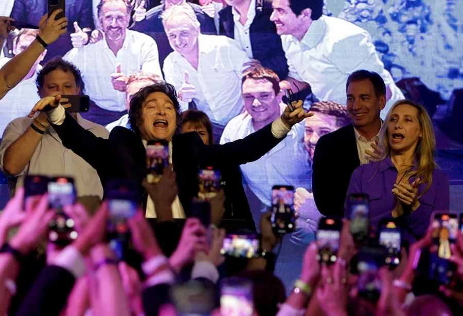 El presidente argentino defendió el capitalismo y criticó al socialismo ante empresarios y líderes internacionales. El presidente argentino defendió el capitalismo y criticó al socialismo ante empresarios y líderes internacionales.