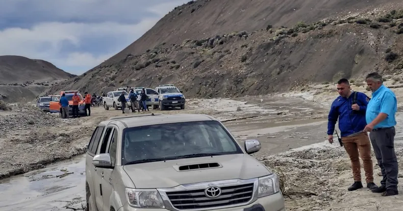 Equipos de rescate trabajan desde hace días en la zona de Rocas Coloradas para dar con el paradero de los jubilados.