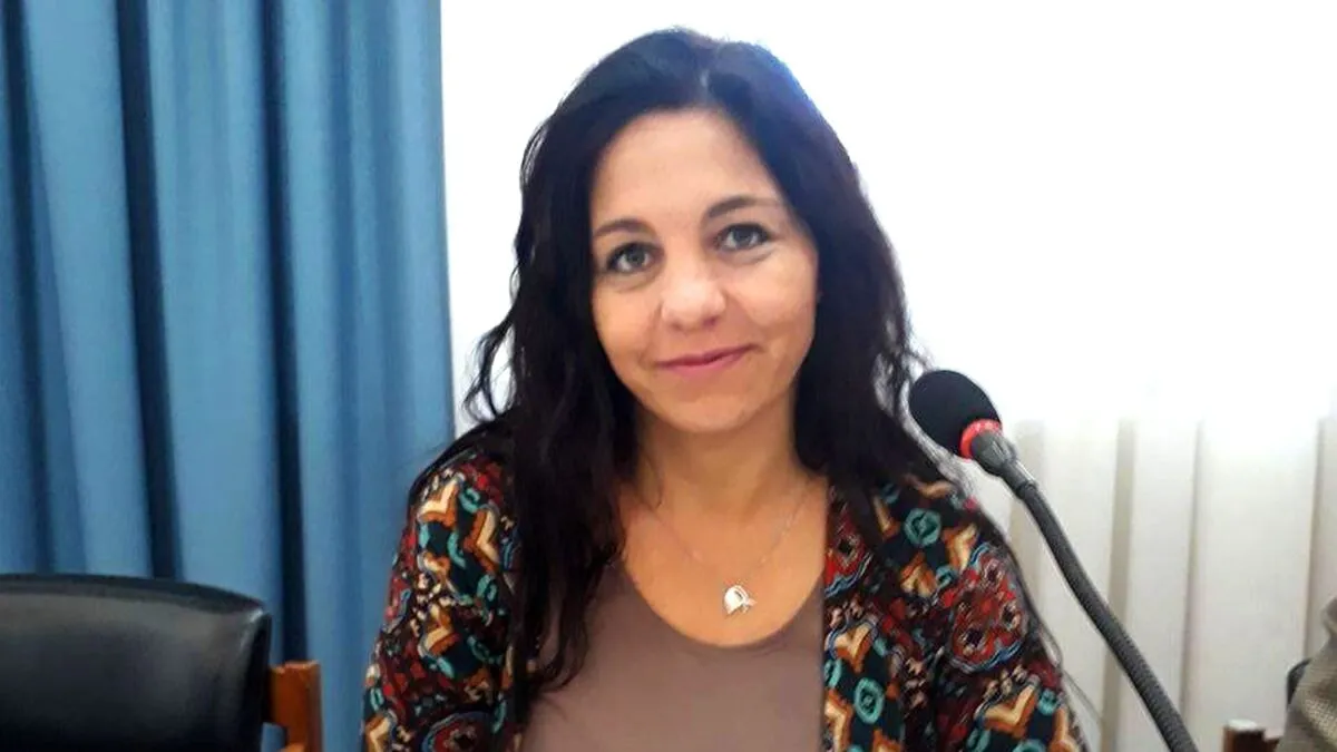 Natalia Galamba, responsable del Polo Textil del municipio, impulsa los cursos de capacitación gratuitos orientados al desarrollo de oficios y emprendimientos textiles.
