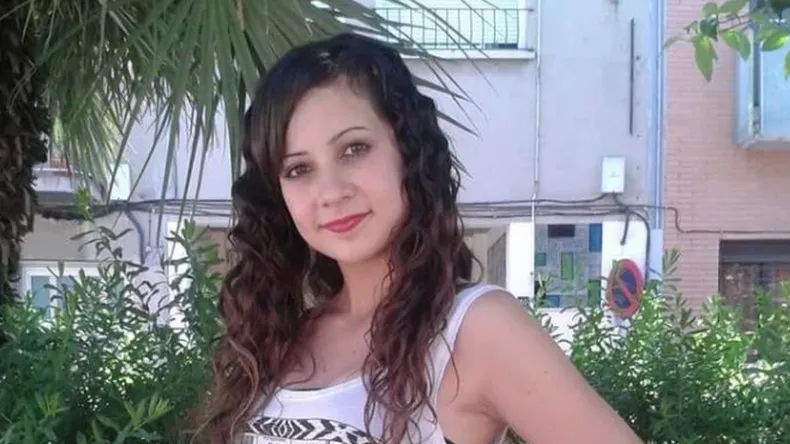 La joven de 25 años enfrentó años de sufrimiento físico y psicológico.