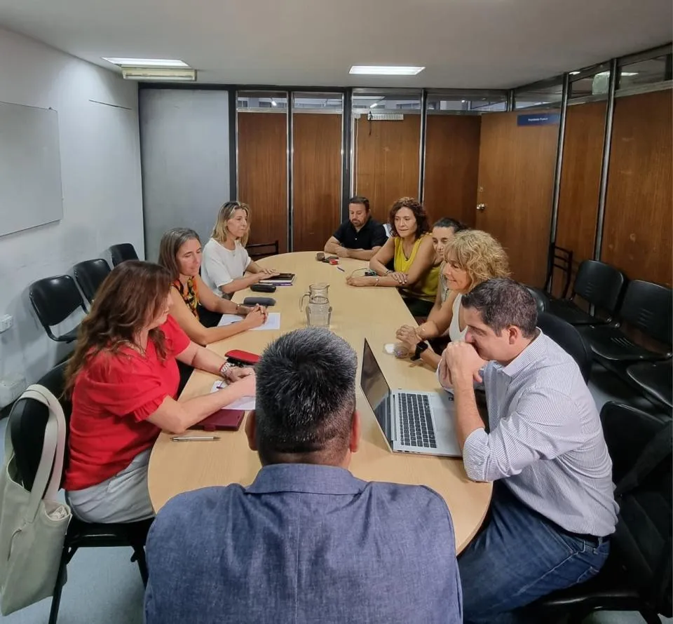 Reunión paritaria entre el Gobierno y gremios estatales