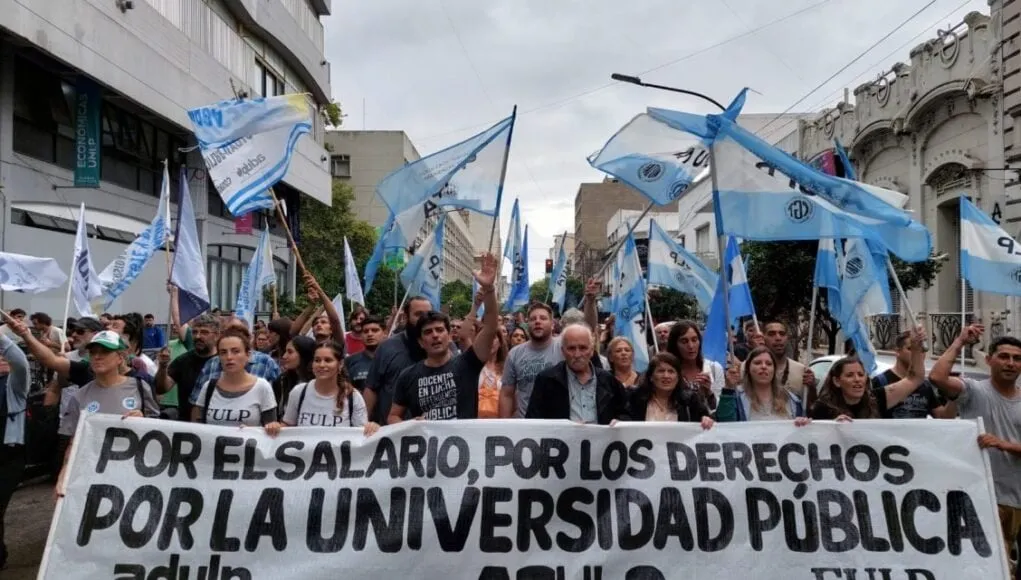 Se analiza convocar una nueva Marcha Federal Universitaria el 23 de abril. Se analiza convocar una nueva Marcha Federal Universitaria el 23 de abril.