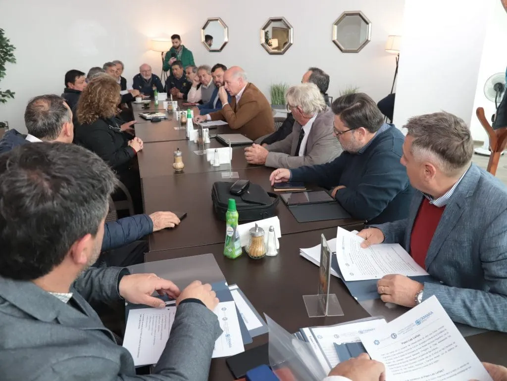 Cámaras empresariales argentinas y chilenas mantienen reuniones para impulsar la obra. Cámaras empresariales argentinas y chilenas mantienen reuniones para impulsar la obra.