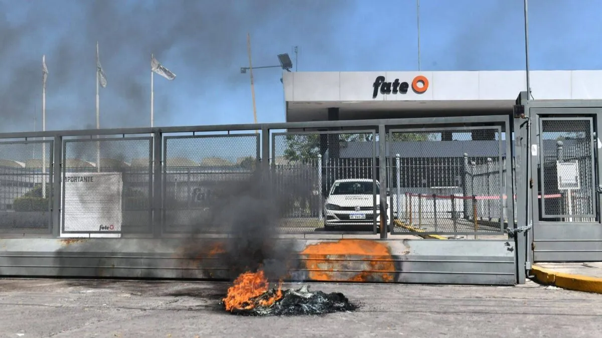 Cierre de Fate: puertas con candados en la fábrica, en medio de la conciliación obligatoria.