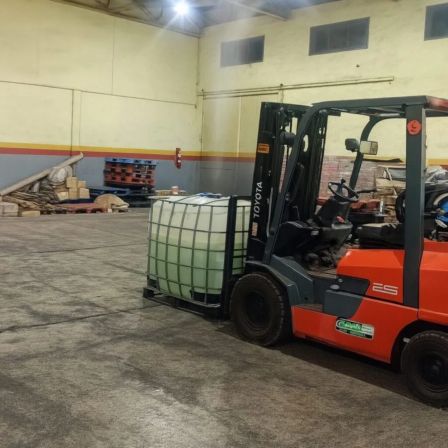 El material químico que produjo una nube tóxica fue retirado de manera segura por personal especializado.