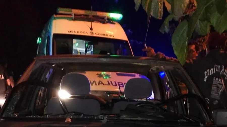 El conductor de un Renault 11 impactó contra un ciclista.