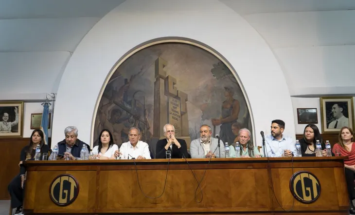 Dirigentes de la CGT expresaron su rechazo a la reforma desde la sede de Azopardo. Dirigentes de la CGT expresaron su rechazo a la reforma desde la sede de Azopardo.
