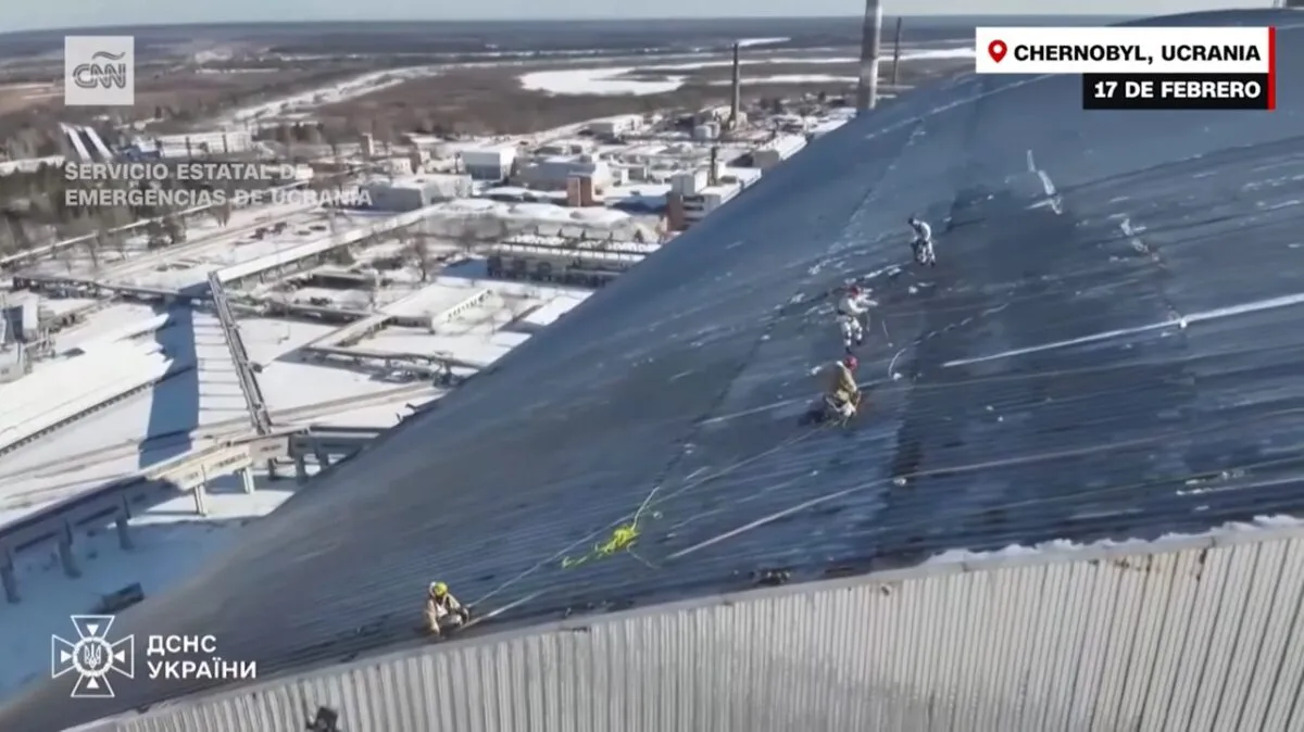 La foto muestra el recipiente de contención dañado en el Nuevo Confinamiento Seguro (NSC), que protege los restos del reactor 4 de la antigua central nuclear. Captura de pantalla La foto muestra el recipiente de contención dañado en el Nuevo Confinamiento Seguro (NSC), que protege los restos del reactor 4 de la antigua central nuclear. Captura de pantalla