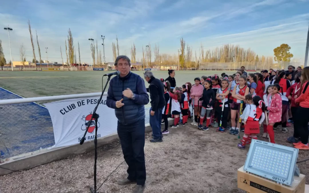 Emir Félix celebró junto a San Jorge y Club de Pescadores, la presentación de su nueva cancha de hockey