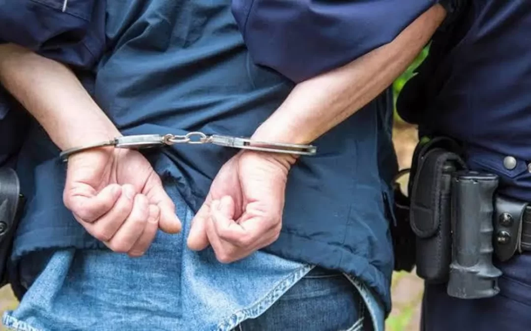 Detuvieron a dos hombres que estafaban comerciantes con cheques truchos