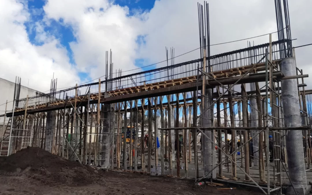 Se levantan columnas de los futuros locales comerciales de la vieja terminal