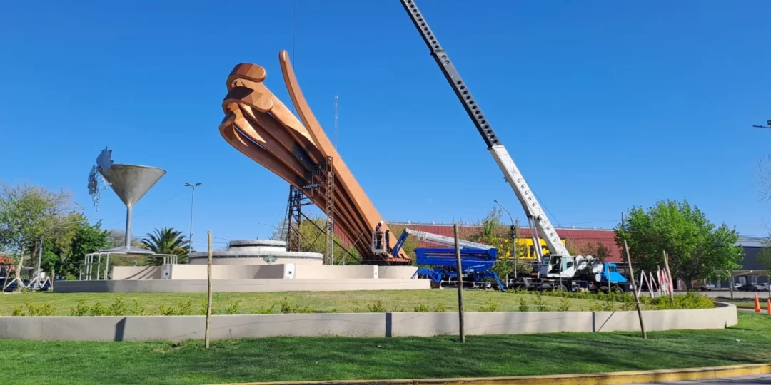 Se terminan los últimos detalles de la mano en la nueva Rotonda de la Copa