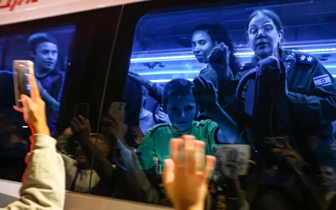 Hamas liberó a otros 11 rehenes, entre ellos a 6 ciudadanos argentinos