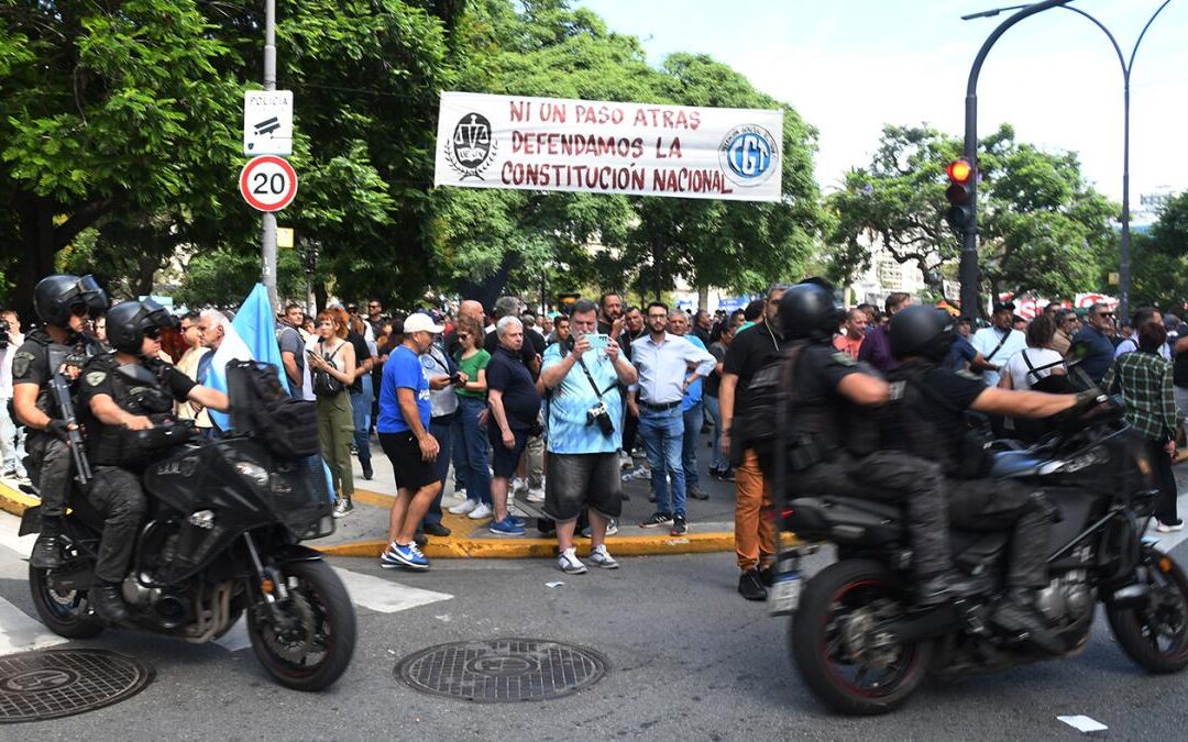 Marcha de la CGT y la CTA: miles de personas llegan a Tribunales