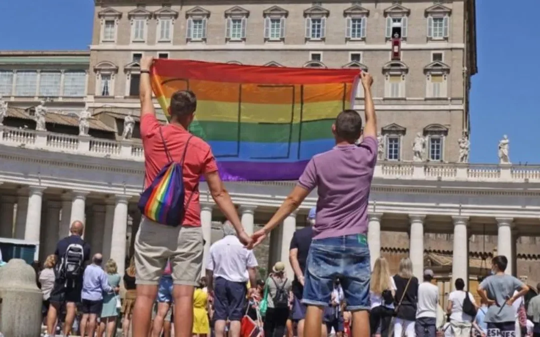 El Vaticano autorizó la bendición de parejas del mismo sexo