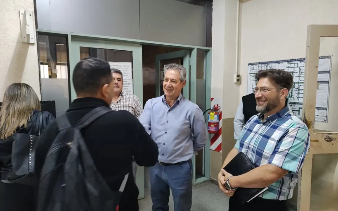 Omar Félix recibió y saludó a empleados municipales en el comienzo de su nueva gestión