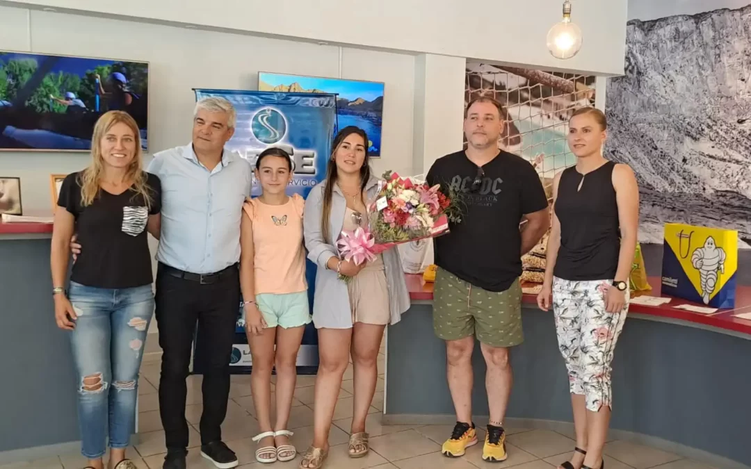 Los primeros turistas de la temporada recibieron regalos para disfrutar su estadía en San Rafael