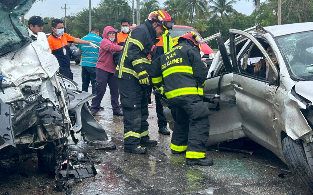 Cinco turistas argentinos murieron en un fuerte accidente en la carretera Puerto Aventuras-Tulum