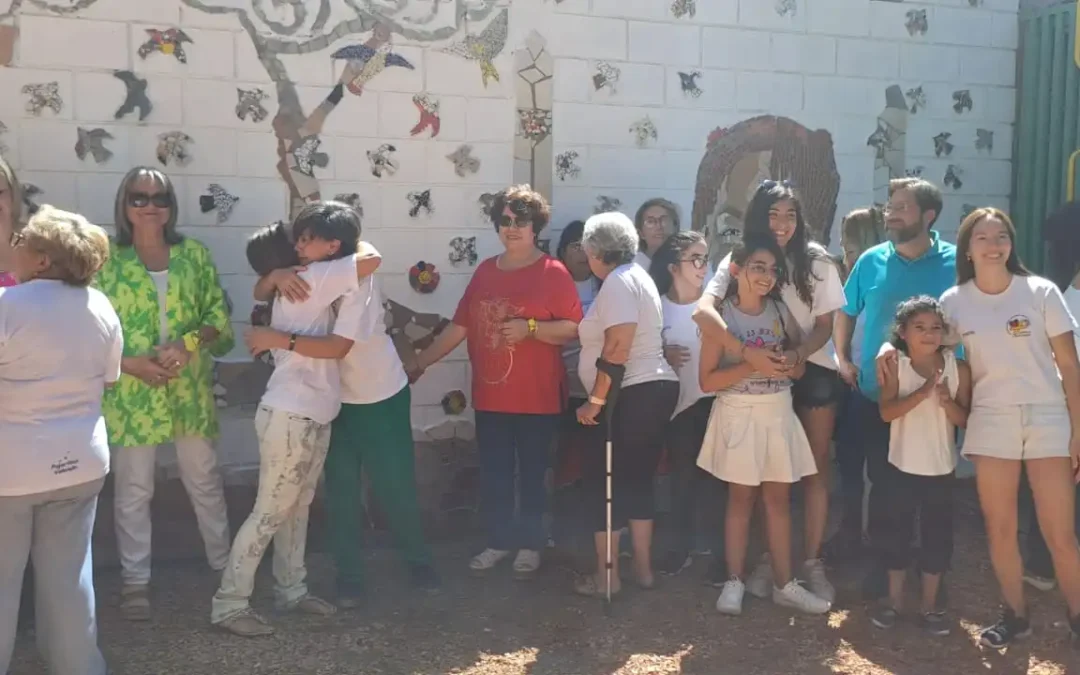 Concientización del cáncer infantil: se presentó el mural “Pajaritos volando” en el Parque de los Niños